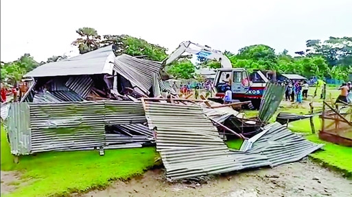 KALAPARA (Patuakhali): Some 31 illegal establishments evicted from WDB land in a drive at Kalapara of Patuakhali on Monday.