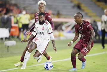 Junior Hernandez of Colombia's Tolima (right) and Rodinei of Brazil's Flamengo vie for the ball during a Copa Libertadores round of sixteen first leg soccer match in Ibague, Colombia on Wednesday.