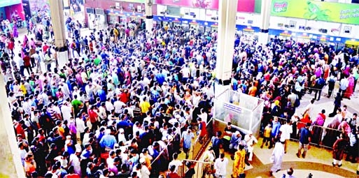 Crowds throng the Kamalapur Railway Station in the capital on Friday for buying advance train tickets for Eid.