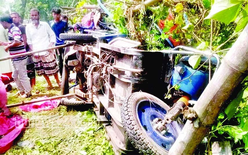 Onlookers stand in front of a maimed auto-rickshaw as a truck rammed it on Mahiganj-Pirgachha road in Rangpur on Tuesday. NN photo