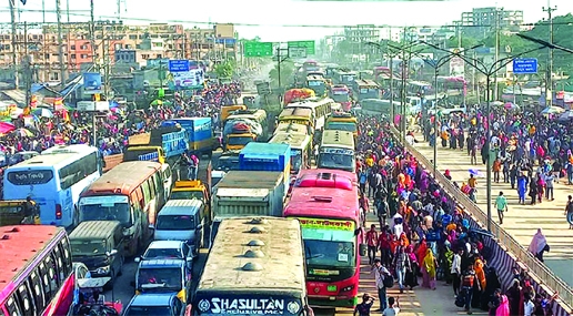 Hundreds of vehicles get stuck with heavy gridlock on Dhaka - Aricha Highway on Thursday. As a result, the sufferings of commuters knew no bounds. This photo was taken from Savar.