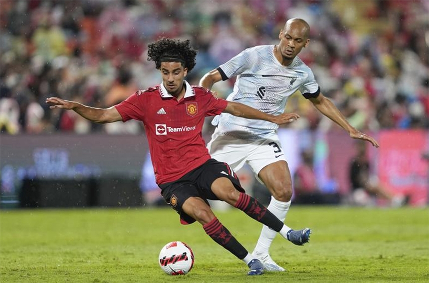 Liverpool's Fabinho (right) fights for the ball with Manchester United's Hannibal Mejbri during their pre-season soccer match at Rajamangala national stadium in Bangkok on Tuesday.