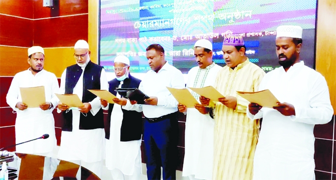 MIRZAPUR (Tangail): Md Ataul Goni, DC, Tangail conducts the oath taking ceremony of newly-elected chairmen of five unions of Mirzapur Upazila on Sunday.