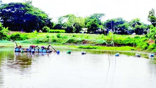 MURADNAGAR (Cumilla): Illegal sand lifting going on from Chhaliyakandi Beel at Muradnagar Upazila. The snap was taken on Wednesday.