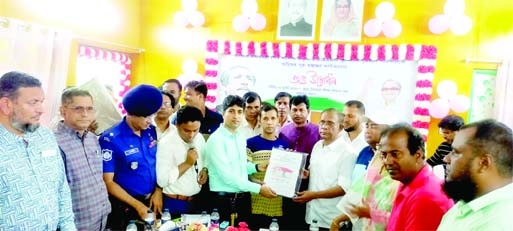 BAKERGANJ: Samsul Alam Chunnu, Chairman, Upazila Parishad distributes document of houses among the landless people at Bakerganj Upazila as a gift from the Prime Minister at Upazila Parishad Conference Room on Thursday.