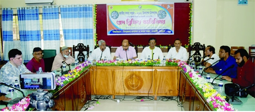 BETAGI (Barguna): Upazila Fisheries Office arranges a press briefing with media persons on the occasion of the National Fisheries Week on Saturday. Md Surid Rahman, UNO presided over the programme.