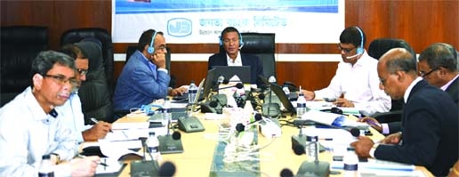 Md. Abdus Salam Azad, CEO & Managing Director of Janata Bank Limited, presides over the Asset Liability Management Committee meeting at its head office in the capital on Wednesday. Top executives of the bank were present.