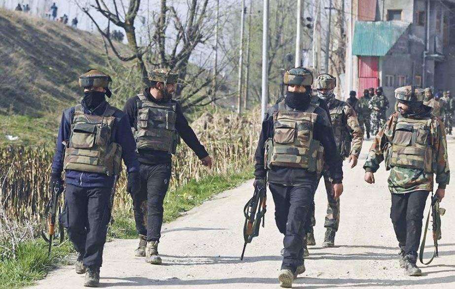 Indian government forces patrol near the site of a gunbattle between suspected militants and government security forces in Nowgam area on the outskirts of Srinagar. Agency photo
