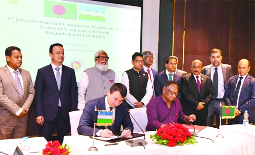 Commerce Minister Tipu Munshi and Deputy Prime Minister of Uzbekistan Zamshed Kadjaev sign a proceeding of a meeting on commerce and economic cooperation with Uzbekistan at Hotel InterContinental in the city on Friday.