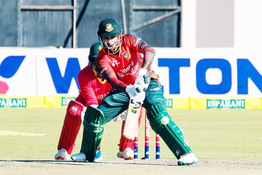 Litton Das (front) of Bangladesh defends a delivery, while wicketkeeper Regis Chakabva of Zimbabwe looks on during their first Twenty20 International match at Harare Sports Club Ground in Zimbabwe on Saturday.