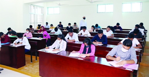 TANGAIL: The first year Honours admission test of 2021-22 session of Maulana Bhashani Science and Technology University held on Saturday.