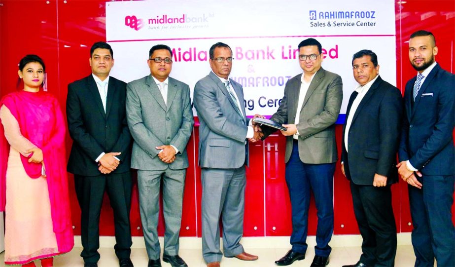 Masihul Huq Chowdhury, Additional Managing Director of Midland Bank Ltd and Md. Abu Tariq Zia Chowdhury, Head of Retail and Corporate Sales of Rahimafrooz sign a MoU at the bank's head office on Monday. Under this deal, MDB Visa Credit Cardholders will e
