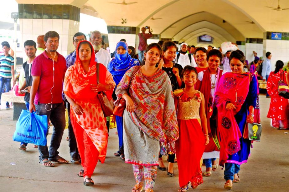 People are seen returning to the city after celebration of Eid with their near and dear ones. This photo was taken from Kamalapur Railway Station on Monday.