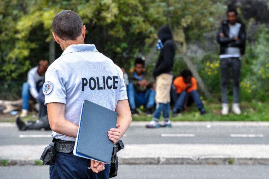 Migrants face Hungarian police in the main Eastern Railway station in Budapest.