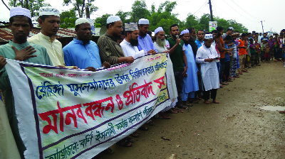 SYLHET: Borni Islami Samaj Kalyan Parishad , Sylhet District Unit formed a human chain at Companiganj on Wednesday protesting killing of Rohingya Muslims in Myanmar.