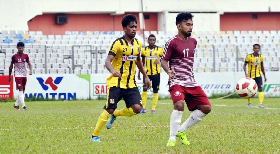 An action from the match of the Saif Power Battery Bangladesh Premier League Football between Saif Sporting Club and Team BJMC at the Bangabandhu National Stadium on Thursday.
