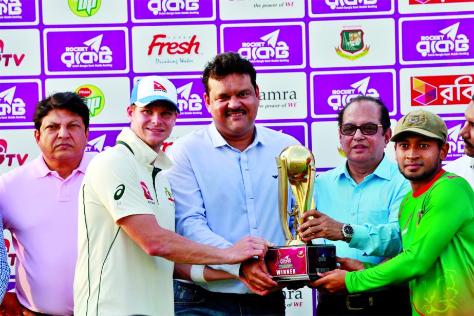 Captain of Bangladesh team Mushfiqur Rahim (right) and Captain of Australia team Steve Smith (second from left) pose with the two-Test series trophy after the ending of the second and final Test between Bangladesh and Australia at Zahur Ahmed Chowdhury St