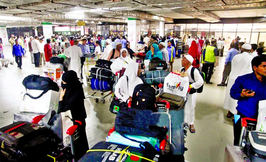 The first return Hajj flight reached at the Hazrat Shahjalal International Airport on Thursday.