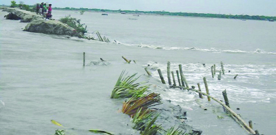 KHULNA: Kholpetuua River erosion at Horishkhali embankment in Ashashuni Upazila has taken a serious turn and flooded villages. This snap was taken yesterday.