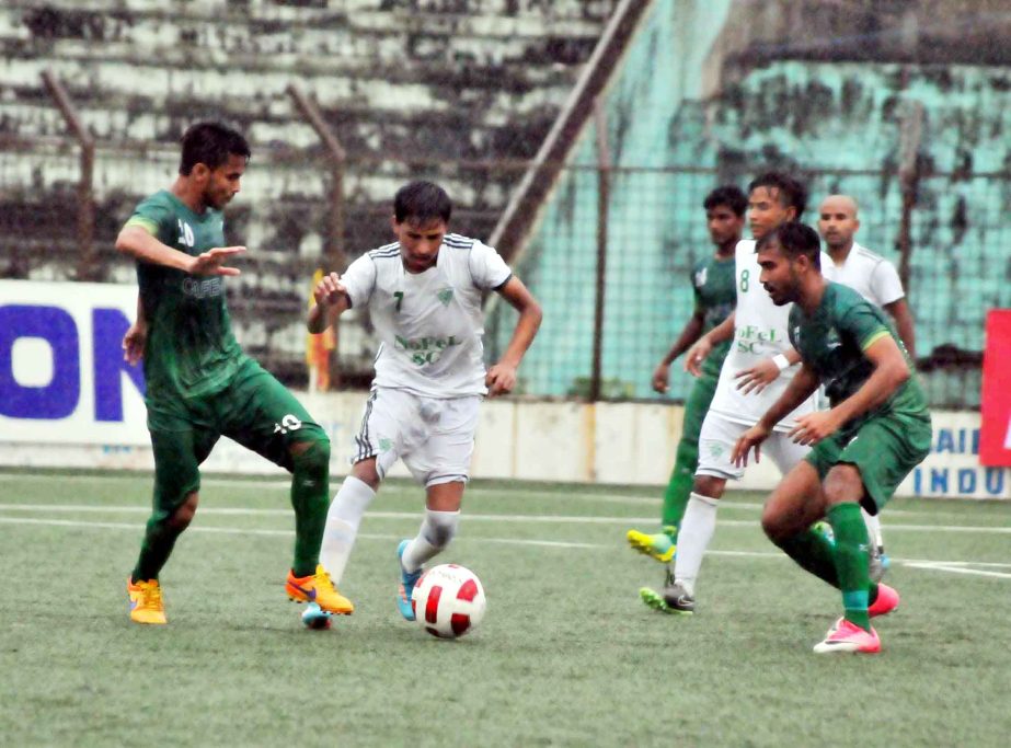 A view of the match of the Marcel Bangladesh Championship League Football between Victoria Sporting Club and Nofel Sporting Club at the Bir Shreshtha Shaheed Sepoy Mohammad Mostafa Kamal Stadium in the city's Kamalapur on Sunday. The match ended in a 1-1