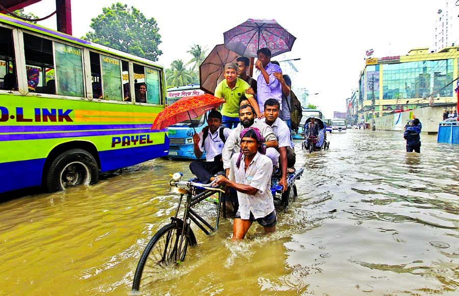 Heavy downpour on Monday submerged most of the city streets and low-lying areas, creating traffic chaos all around and causing immense sufferings to the commuters. This photo was taken from in front of the Road No-27 in Dhanmondi area.