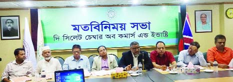 SYLHET: Sylhet Chamber of Commerce and Industry President Khandoker Siper Ahmed exchanging views with local journalists on NRB Business Convention yesterday.