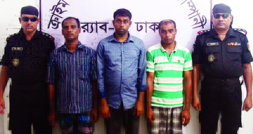RAB-2 nabbed three members of forged currency making team from the city's Sher-e-Bangla Nagar area on Tuesday.