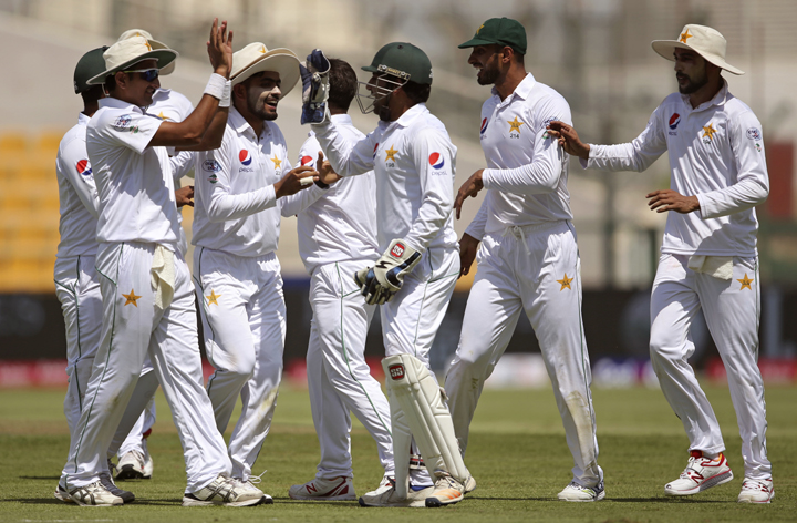 Pakistan's captain, Sarfraz Ahmed (center) celebrates with his team-mates after the dismissal of Sri Lanka's batsman Kusal Mendis during their 1st Test cricket match in Abu Dhabi, United Arab Emirates on Thursday.