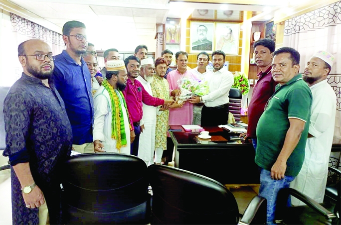 The newly-joined UNO of Kathalia Upazila, Mizanur Rahman was greeted with flower bouquet by the journalists of Kathalia Press Club in a view exchange meeting held at the UNO office in Kathalia on Monday.