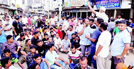 Leaders and activists of Bhola Zila BNP stage a rally on protesting the death of Chhatra Dal president Nure Alam on Wednesday