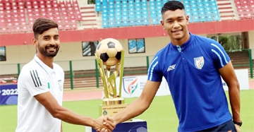Captain of Bangladesh Under-20 Football team Tanvir Hossain (left) and Captain of India Under-20 Football team Himanshu Jangra pose with the trophy of the SAFF Under-20 Championship at Bhubaneswar on Thursday.