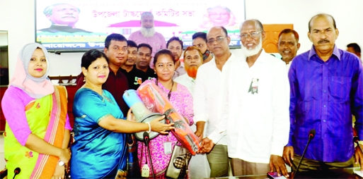 BHANDARIA (Pirojpur): Seeam Rani Dhar, UNO and Poura Administrator distributes life jackets and hand mikes among the representavies of Pourashva and Unions of Bhandaria Upazila organised by World Vision, an NGO on Thursday.