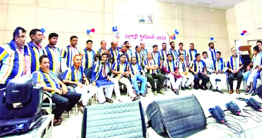 FARIDPUR : Former students of Boalmari George Academy poset for a photo session at the Eid Reunion in a Auditorium of the township recently.