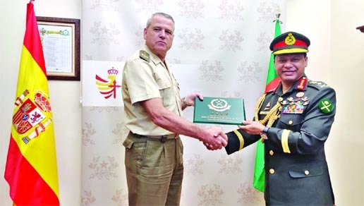 Chief of Army Staff General SM Shafiuddin Ahmed presents crest of Bangladesh Army to Acting Chief of Army Staff of Spain General Fernando Miguel Grassia during visit to Spain.