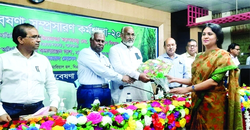 ISHWARDI (Pabna): Bangladesh Sugarcrop Research Institute arranges a two day-long research extension workshop at Ishwardi Upazila on Saturday.