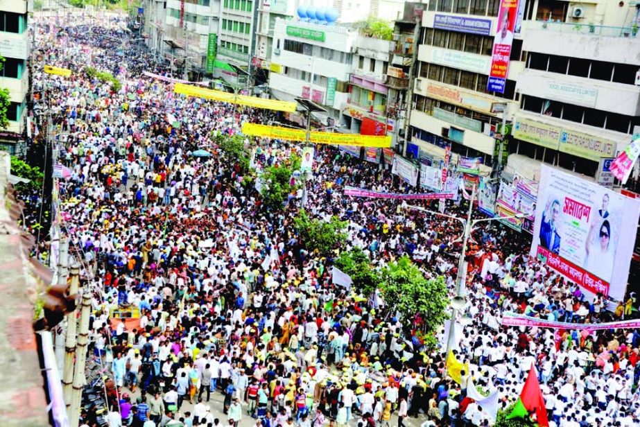 Leaders and activists of BNP stage a huge rally protesting the latest hike in fuel prices, increase of essential commodity prices, higher transport costs and power crisis in front of its Nayapaltan central office in the capital on Thursday. NN photo