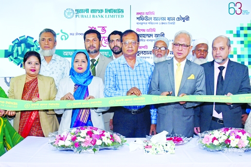 Safiul Alam Khan Chowdhury, Managing Director & CEO of Pubali Bank Limited, inaugurates its sub-branch at Aftabnagar in the capital on Sunday. Mohammad Ali, AMD and other senior officials of the bank were present.