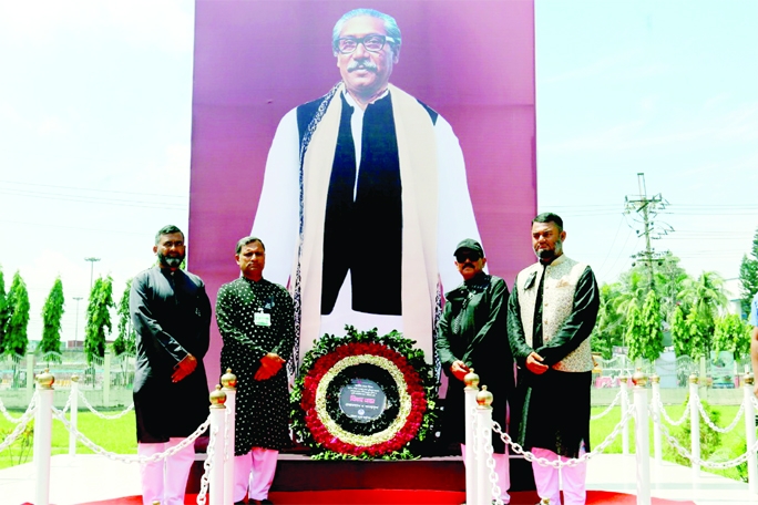 CHATTOGRAM : High Officials of Chattogram Port Authority place wreath at the portrait at the Father of the Nation to mark the Natioanl Mourning Day on Monday.