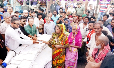 Member of Central Sub-Committee on Publicity and Publication of AL Badrul Alam (Labu) distributes food items among the destitute at Jurain Balur Math in the city on Friday marking National Mourning Day.