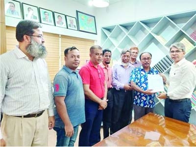 FENI: Leaders of the Diploma -in-Engineering Student and Teachers Professional Associations give memorandum to the Deputy Commissioner of Feni demanding withdrawal of three years Diploma course on Thursday.