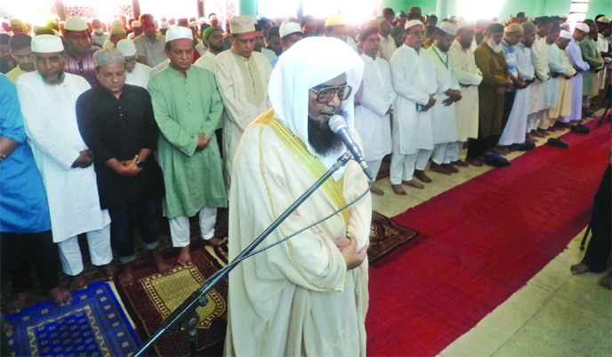 Chief Election Commissioner Kazi Habibul Awal, high officials of election commission and other dignitaries attend the namaz-e-janaza of former Election Commissioner Mahbub Talukdar held at the National Mosque Baitul Mukarram on Friday.