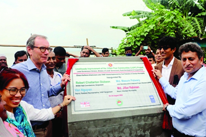 CHANDPUR : British High Commissioner Robert C Dikson and LGED's Joint Secretary Masum Patwary lay the foundation stone of the Project on “Developing the life-standard of the Marginal People'' in Jamuna Road area on Wednesday.