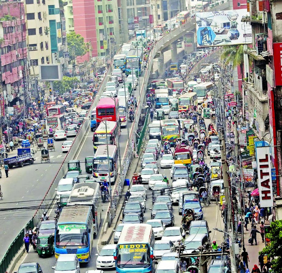 Hundreds of vehicles got stuck even on the flyover also for hours, causing untold sufferings to commuters in the scorching heat as digging of roads continuing unabated for multiple development work in city. This photo was taken from Shantinagar area on Tu
