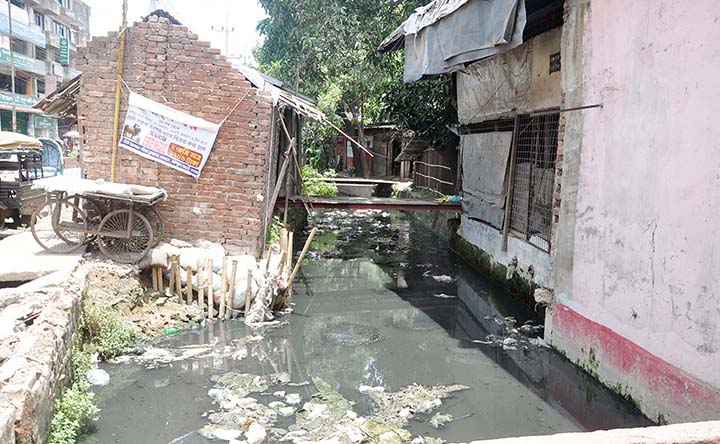 Influentials illegally making constructions over by grabbing Abdul Ali Hat Canal at North Pahartoli causing water-logging in the area. This snap was taken yesterday.