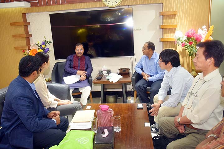 City Mayor AJM Nasiruddin attending a meeting with Japan International Co- Operation Agency (JICA) expert team on Tigerpass City Corporation Temporary Office yesterday.