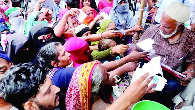 Low-income group people flock in front of Azimpur Chapra Mosque in the capital to purchase OMS's rice and flour at a fair price on Thursday.