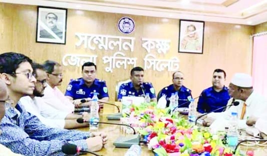 SYLHET: Superintendent of Police (SP) Mohammad Abdullah Al-Mamun exchanges his views with the journalists of print and electronic media at the conference room of SP office on Thursday.