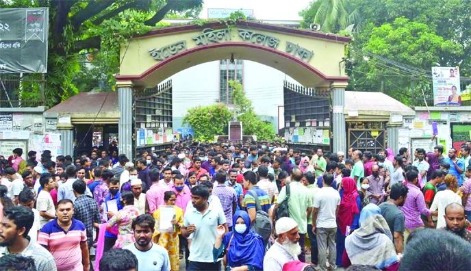 Parents cum students swarm in front of Eden Womens’ College gate on Friday after examination, as admission test of 1st year BSc in Engineering programme was held under Dhaka University.