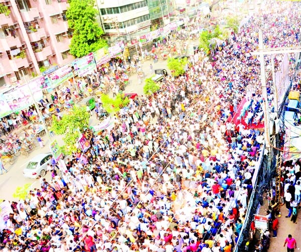 Thousands of people including BNP leaders and activists attend a rally in front of its Nayapaltan central office in the capital on Saturday.