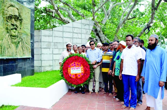 KHULNA : Prof Dr. Mihir Ranjan Halder, newly- appointed Vice-Chancellor of KUET along with others places wreaths at the portrait of Bangabandhu Sheikh Mujibur Rahman at KUET Campus on Sunday.